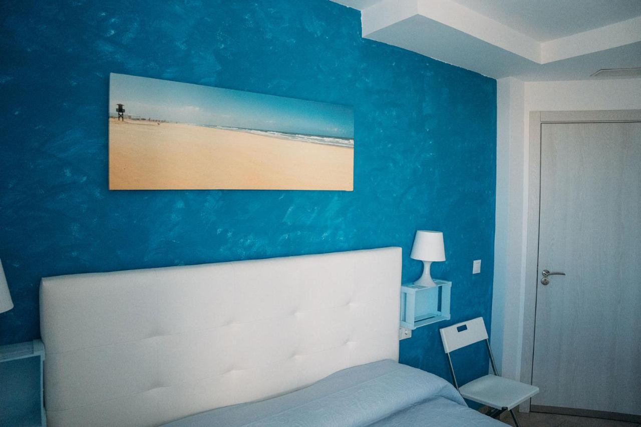 Hostal Brisas De Conil コニル・デ・ラ・フロンテラ エクステリア 写真