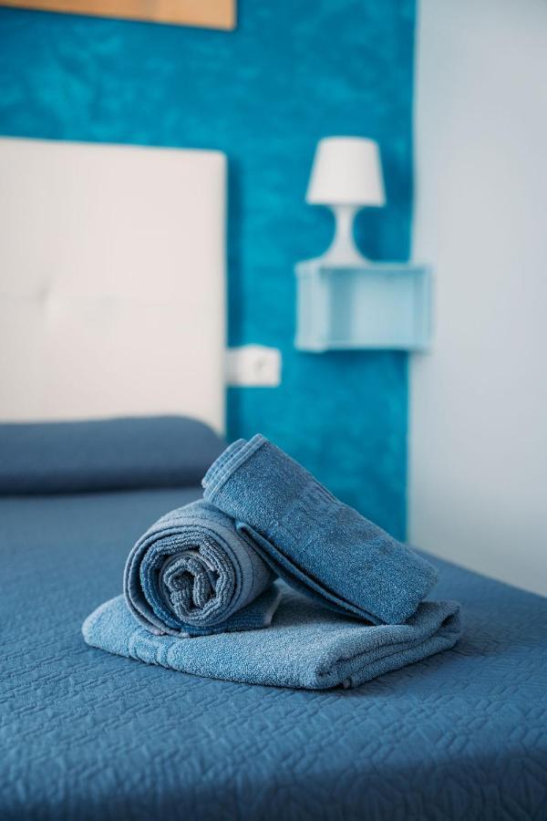 Hostal Brisas De Conil コニル・デ・ラ・フロンテラ エクステリア 写真